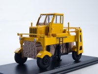 Масштабная модель 1:43 Портальный автолесовоз Т-140, желтый (ModelPro)